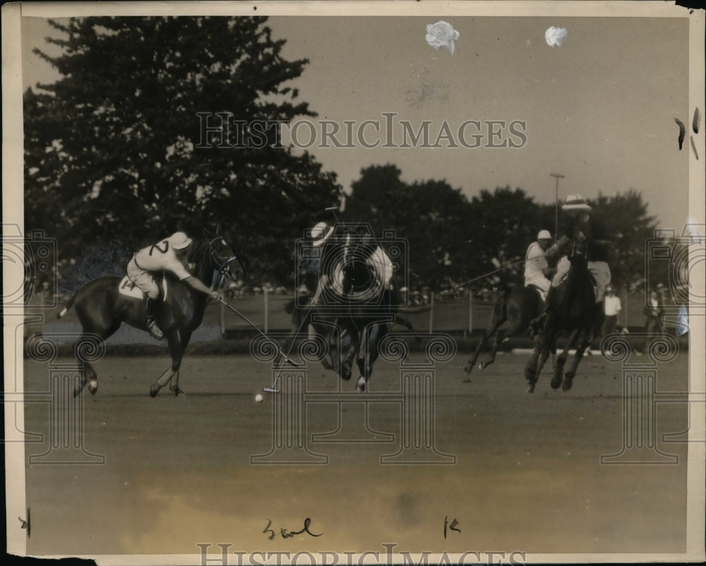 1927 Press Photo Tom Hitchcock of US vs Austin Williams of British polo at NY
