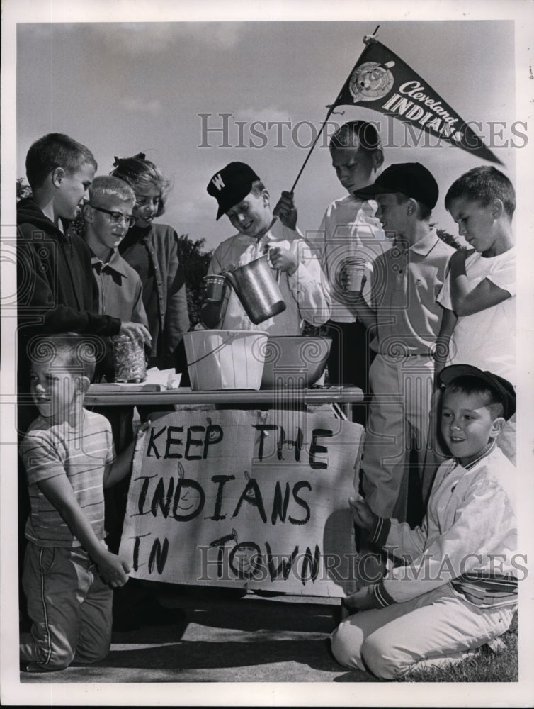 1964 Press Photo Keep Indians group, Phil & Linda Crapser,Jeff Newman