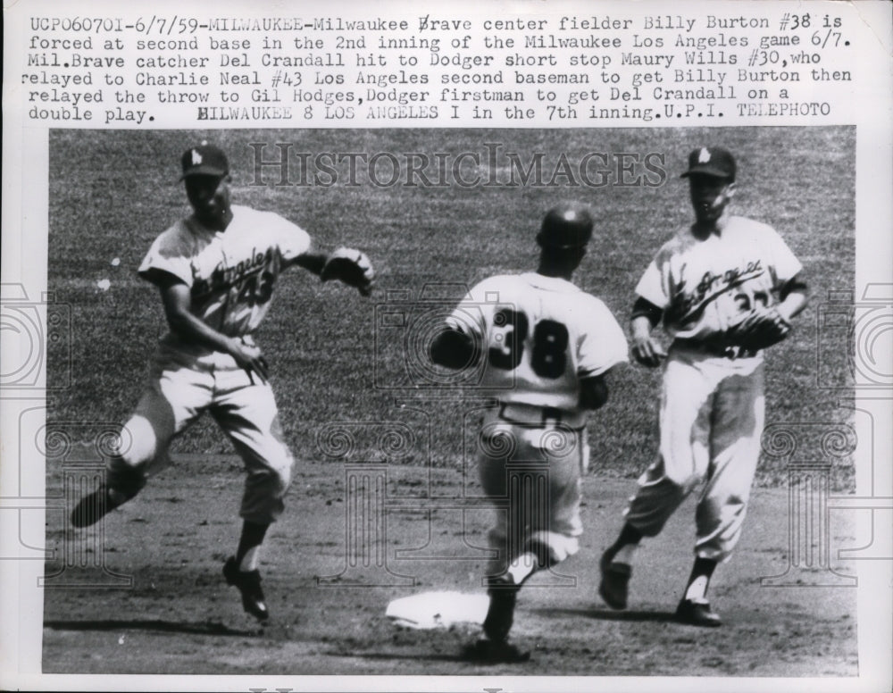 1959 Press Photo Braves Billy Burton out at 2nd vs Dodger Charlie Neal- Historic Images