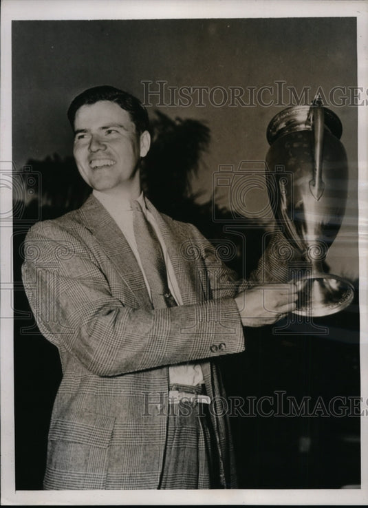 1938 Press Photo Chick Harbert & Miami Open Golf tournament trophy - nes38122- Historic Images