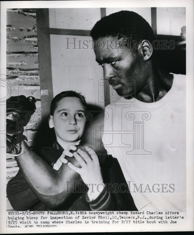 1953 Press Photo Champ Ezzard Charles & child Xavier Enoli at S Fallsburgh NY- Historic Images
