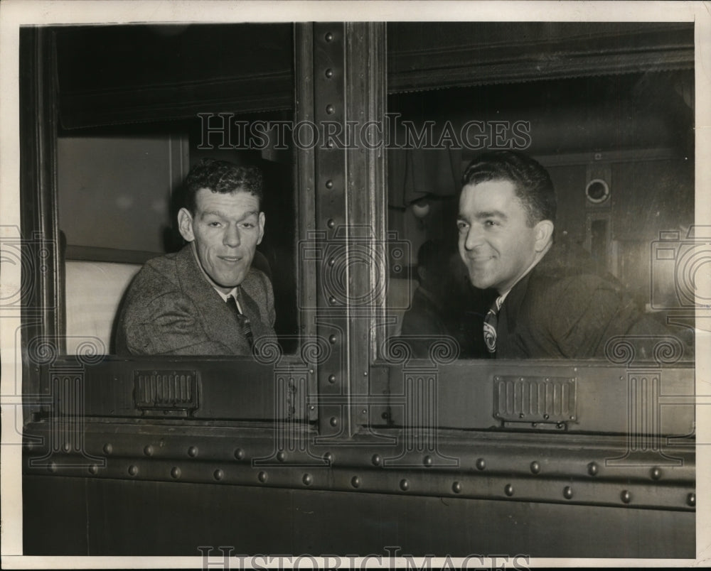 1946 Press Photo Johnny Kerr & Nick Witek of NY Giants head to Miami camp- Historic Images