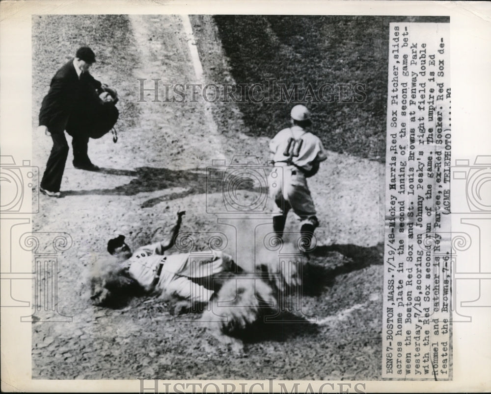 1948 Press Photo Red Sox Mickey Harris scores vs Browns Roy Partee in Boston- Historic Images