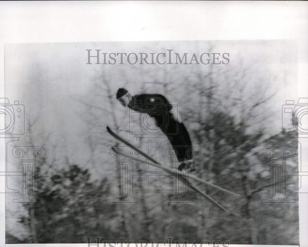 1960 Press Photo Robert Butch Wedin National Ski Jump Championships Iron Mountai- Historic Images