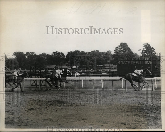 1939 Press Photo I Anderson on Solar Flight wins at Saratoga vs Breek & Sun Girl- Historic Images