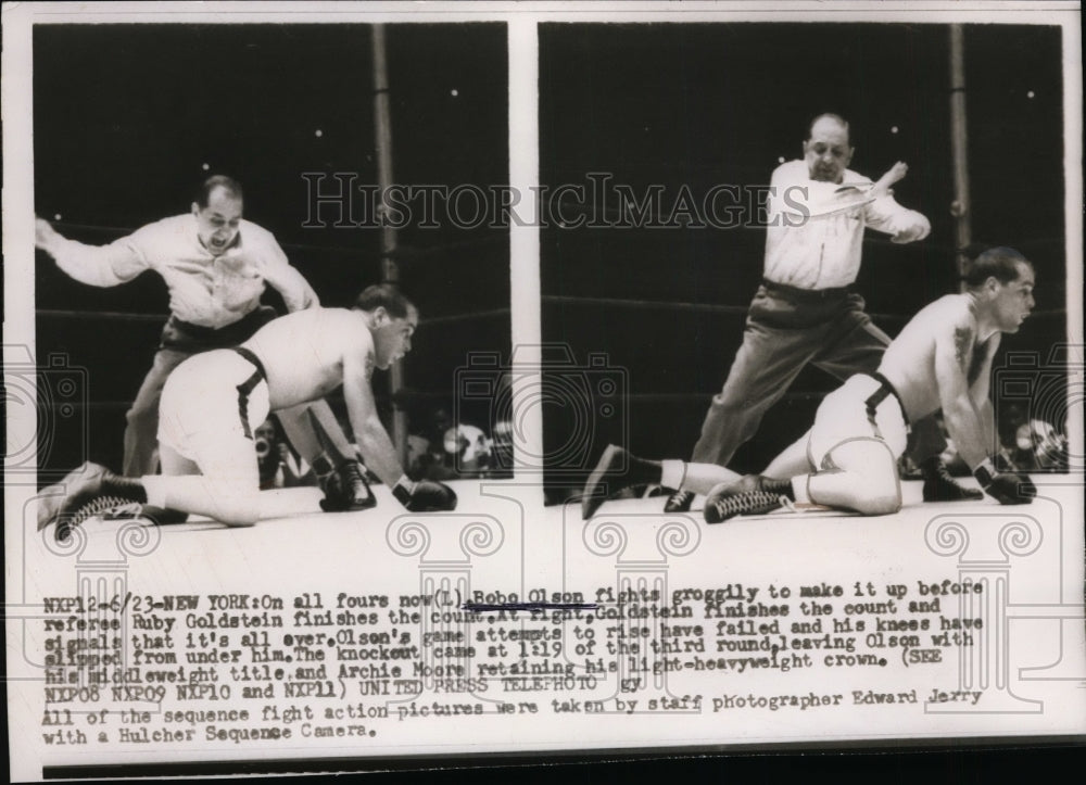 1955 Press Photo Bobo Olson on canvas vs Archie Moore in NYC - nes38633- Historic Images