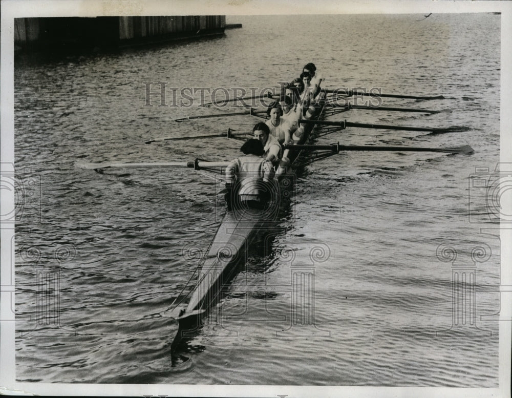 1934 Press Photo Oxford ladies crew training on river at Oxford England- Historic Images