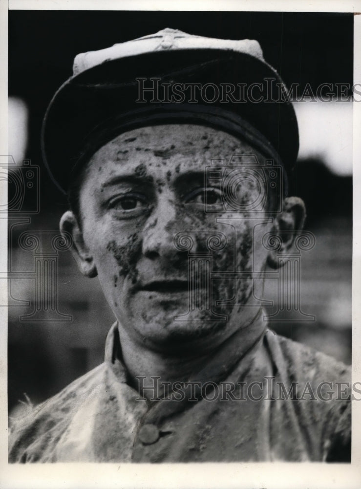 1942 Press Photo Jockey Don Meade won on Star of Padula at Aqueduct track NY