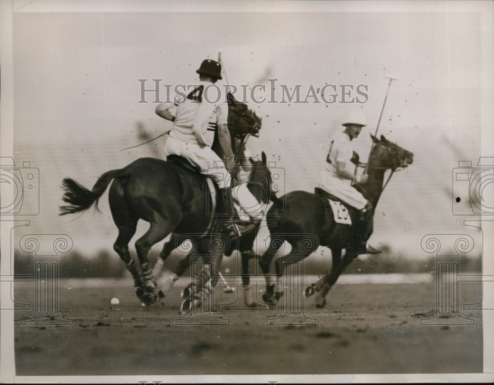 1935 Press Photo Capt H Guiness of Hurlingham vs LT Martin, P Sanger Hurricanes- Historic Images