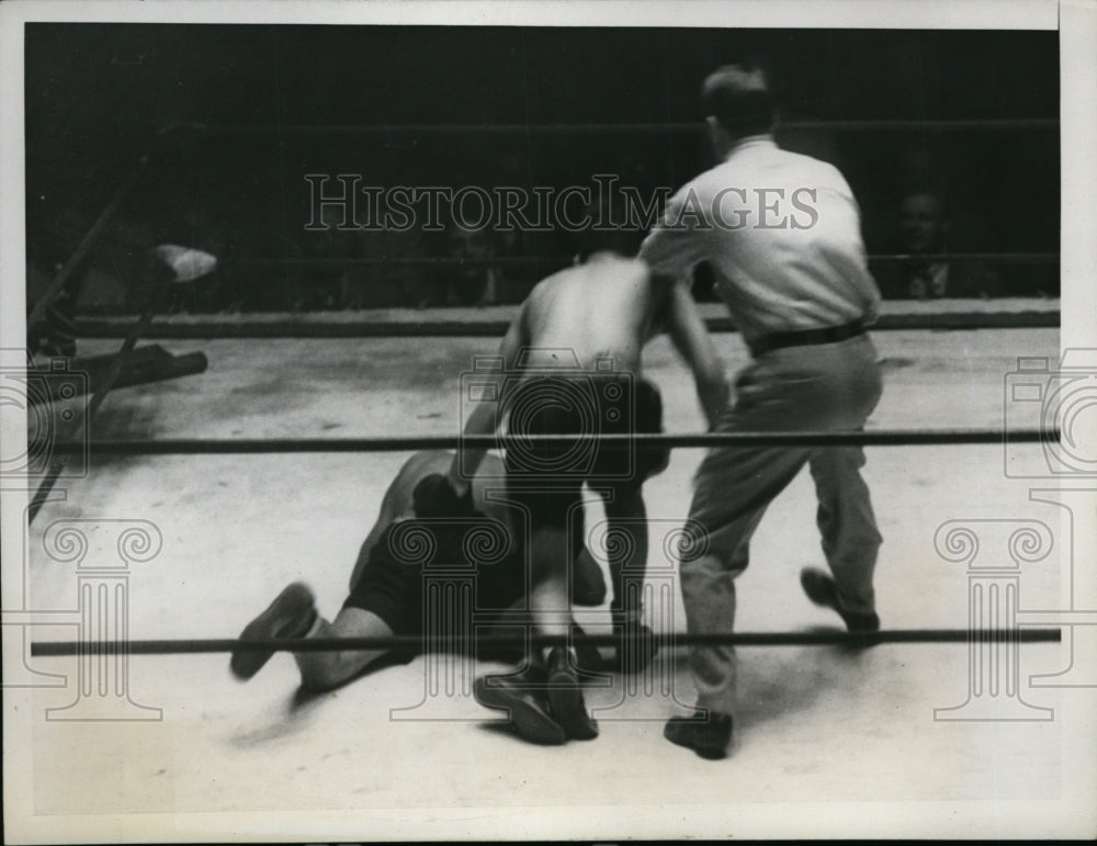 1934 Press Photo George Jerome downed by Davey Asad in bout at Olymoic Arena