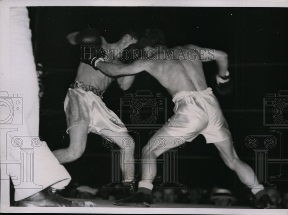 1936 Press Photo George Doyle on right vs Tony Carlucci in Golden Gloves bout- Historic Images