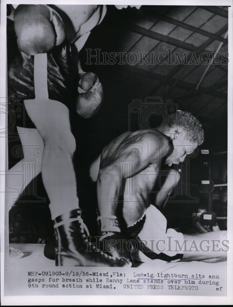 1956 Press Photo Ludwig Lightburn on canvas vs Kenny Lane at Miami Florida- Historic Images
