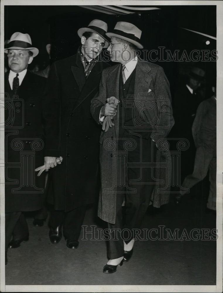 1933 Press Photo Italian boxer Enzo Fiermonte & friend at NYC arrival- Historic Images