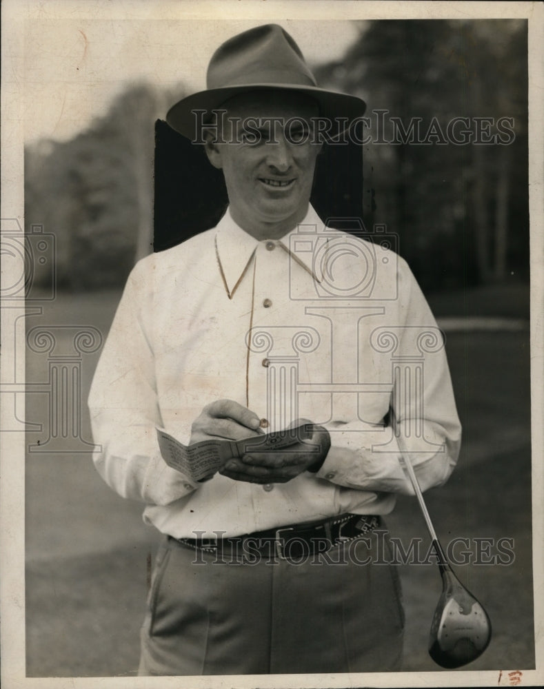 1946 Press Photo Denny Shute pro golfer at a golf course, nes39470 - nes39470- Historic Images