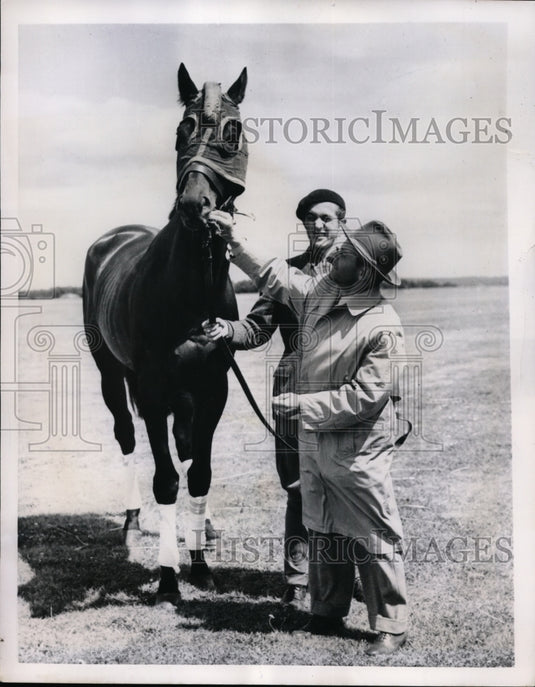 1952 Press Photo Jockey Otto Schmidt with Niederlander at Surrey England- Historic Images