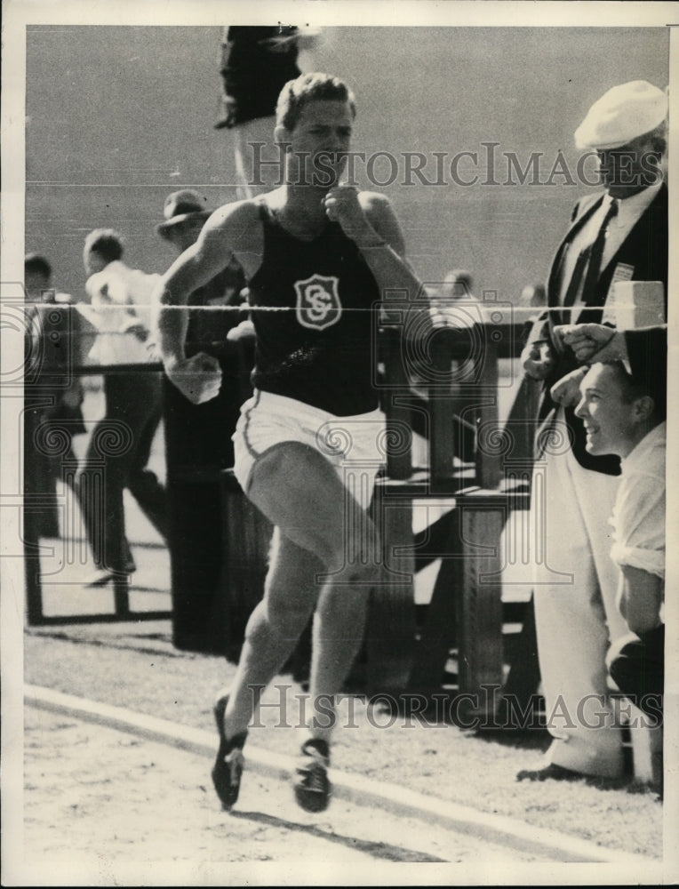 1934 Press Photo Webster of USC wins 880 yards vs Estel Johnson in LA- Historic Images