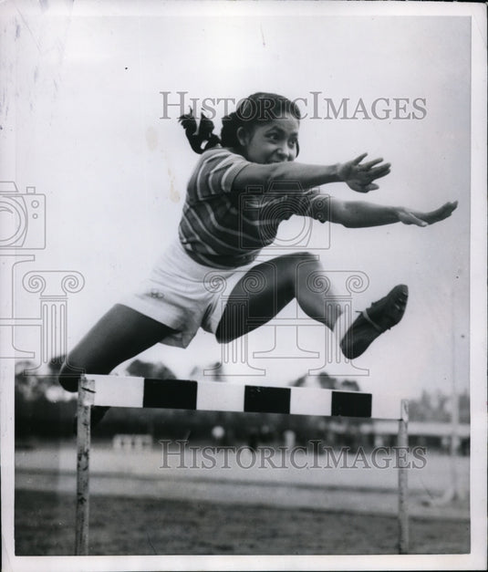 1952 Press Photo Nilma Ghosh India's 85 meter hurdler at Helsinki Olympics- Historic Images