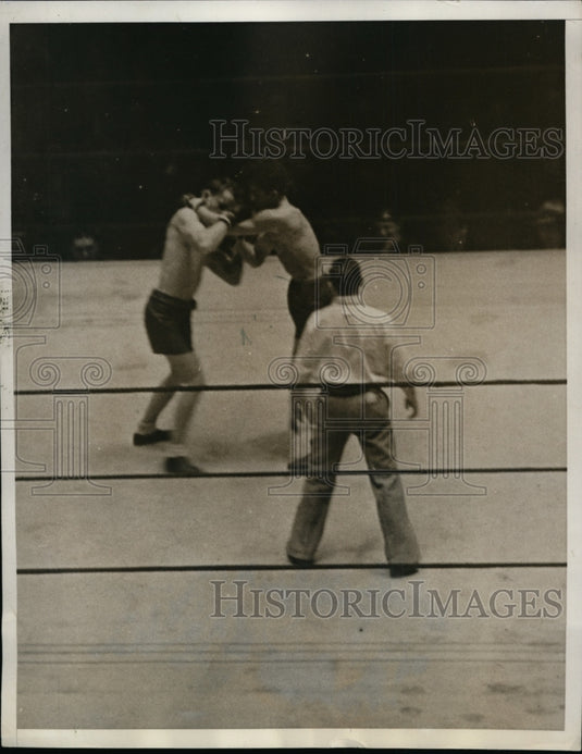 1933 Press Photo Sal Resinol versus George Julius at Inter City Boxing in NYC- Historic Images