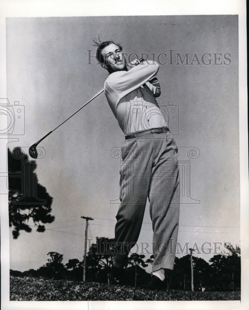 1941 Press Photo Fireman Johnny Murphy of Yankees golfing at St Petersburg Fla- Historic Images