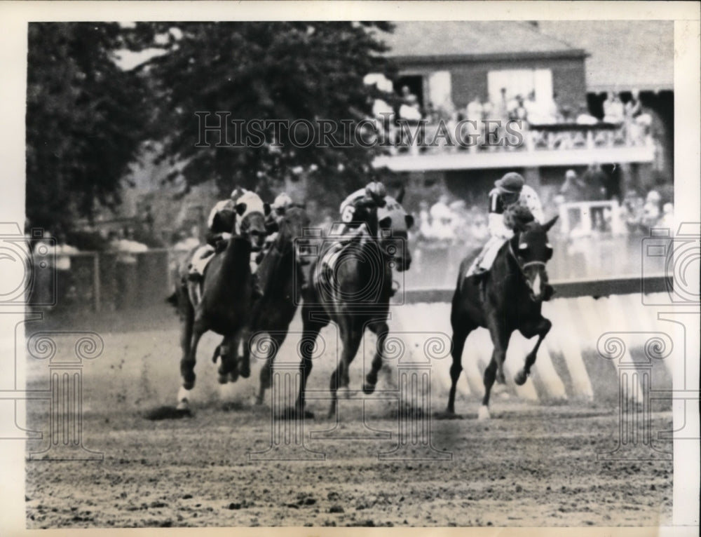 1944 Press Photo Jamaica track NY, Guerin on Alex Barth, J Stout on Bossuet- Historic Images