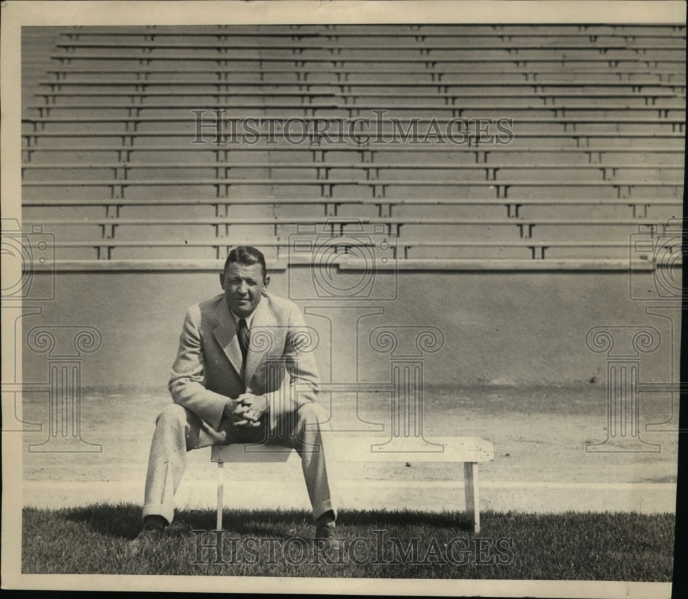 1930 Press Photo Ike Armstrong Utah football coach at the stadium - nes40020
