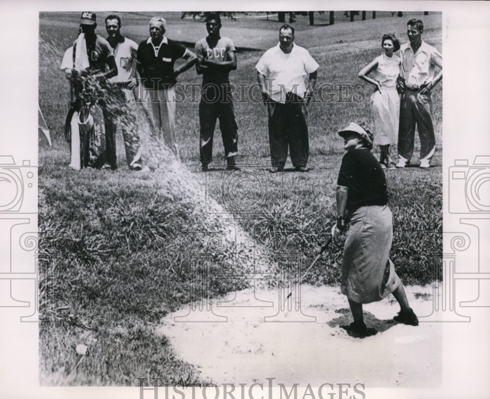 1953 Press Photo Patty Berg in sandtrap atAtlanta Georgia golf tournament- Historic Images