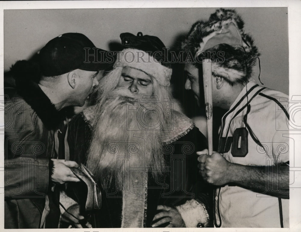 1944 Press Photo Chet Johnson, Santa umpire Bill Anderson &amp; Frank Rincup- Historic Images