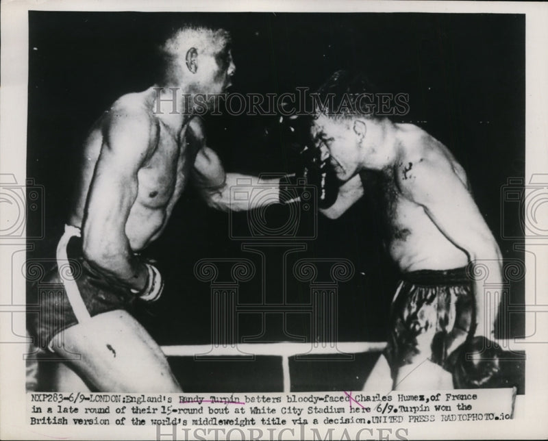 Load image into Gallery viewer, 1953 Press Photo Randy Turpin batters Charles Humez at boxing in London
