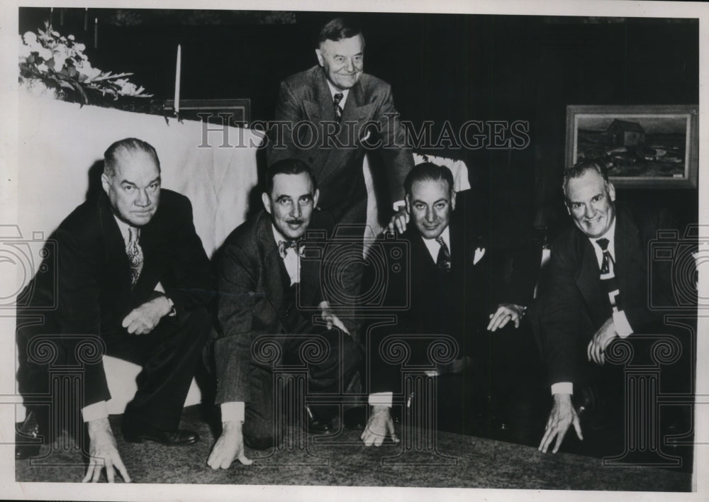 1949 Press Photo U of Illinois coach Bob Zuppke, Harry Hall, Wally McIllwain- Historic Images