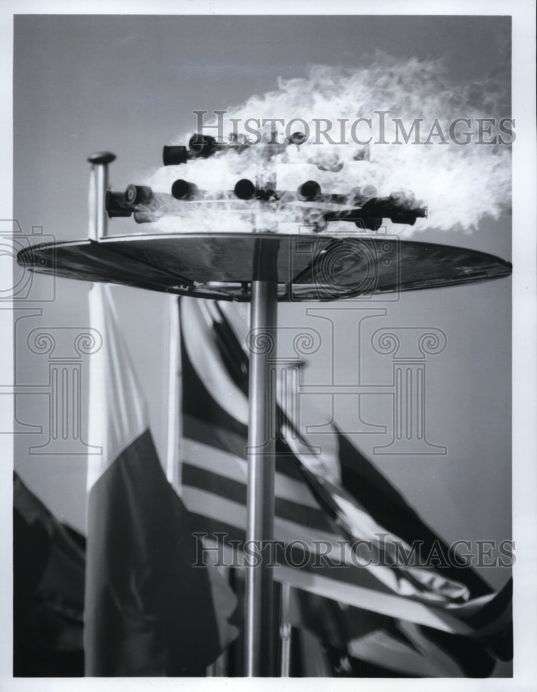 1984 Press Photo The Olympic flame at Los Angeles California Olympics- Historic Images