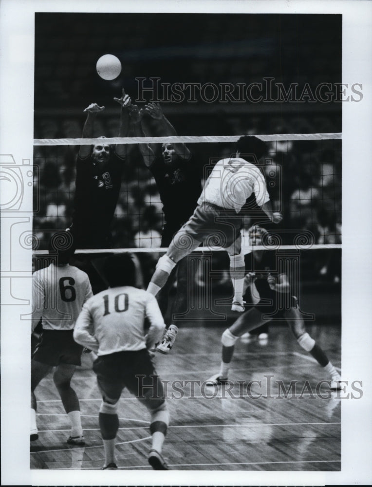 1984 Press Photo Olympic volleyball at Los Angeles California - nes40478- Historic Images