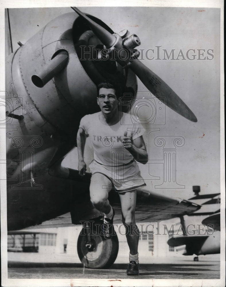 1942 Press Photo Charles Chuck Fenske ex University of Wisconsin track- Historic Images