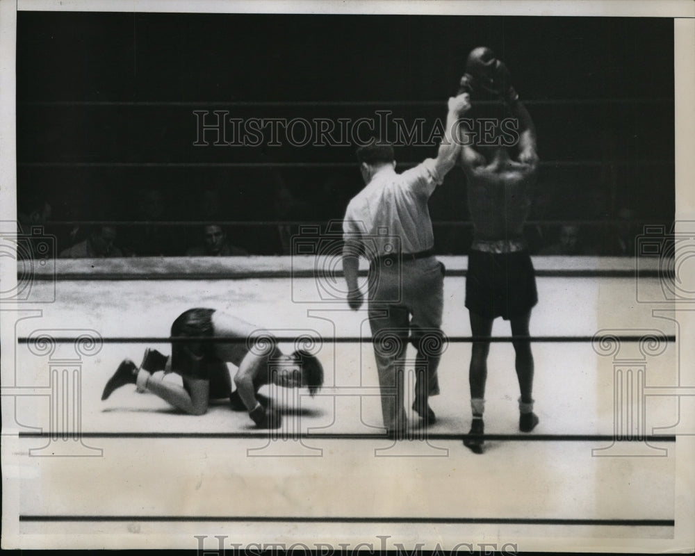 1933 Press Photo Young Peter Jackson wins TKO vs Shaw at LA Olympic stadium- Historic Images