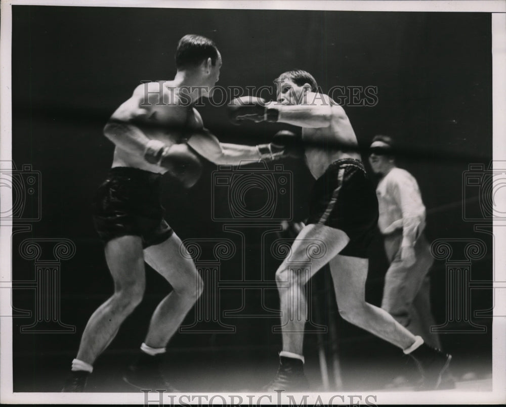 1937 Press Photo Woods beats Balsamo in 10th round of bout at Hippodrome- Historic Images