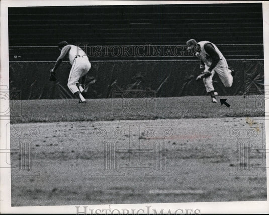 1969 Press Photo Larry Brown & Russ Snyder of Indians - nes40807 - nes40807- Historic Images