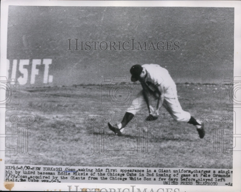 1955 Press Photo Gil Coan NY Giant in action vs Cubs in NY - nes40859
