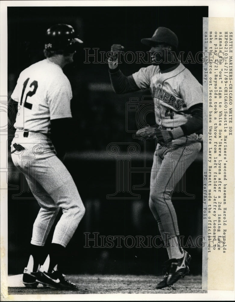 1969 Press Photo Mariners Harold Reynolds vs White Sox Steve Lyons at Chicago- Historic Images