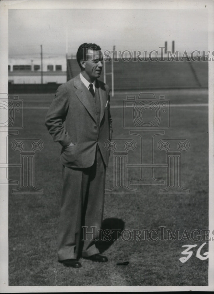 1936 Press Photo Coach Clipper Smith of Santa Clara University football- Historic Images