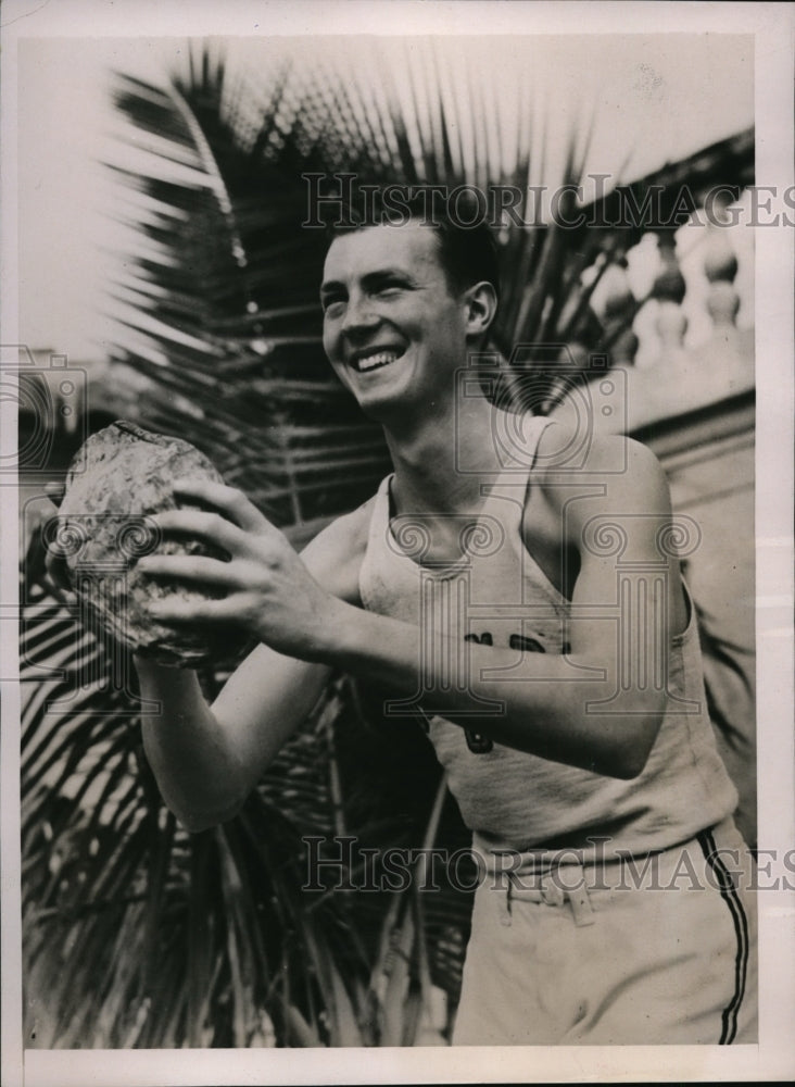 1936 Press Photo Captain Jim Casey of Columbia basketball team in Miami- Historic Images