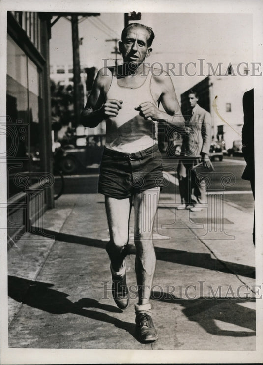 1937 Press Photo George Hadley in LA California marathon walk from Massachusetts- Historic Images