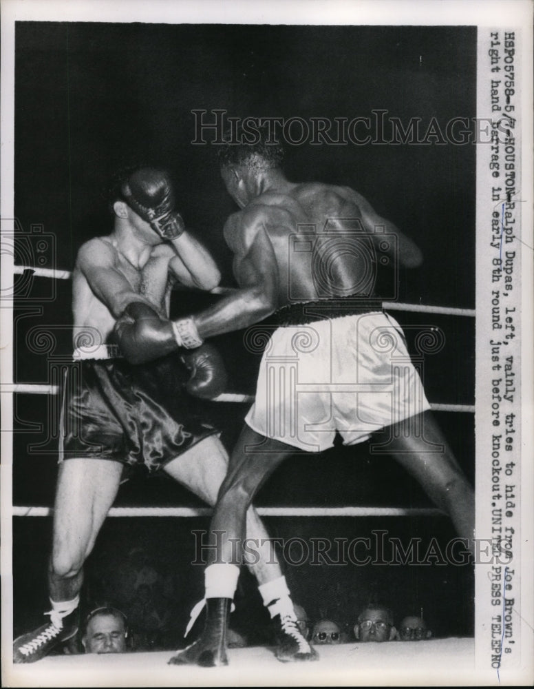 1958 Press Photo Ralph Dupas vs Joe Brown just before KO in Houston Texas- Historic Images