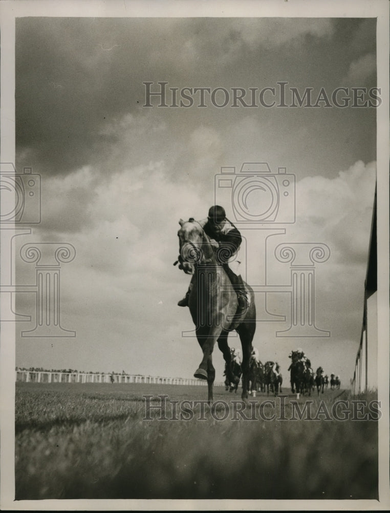 1932 Press Photo G Richards on Rio de Paris in Compton Selling Handicap race- Historic Images