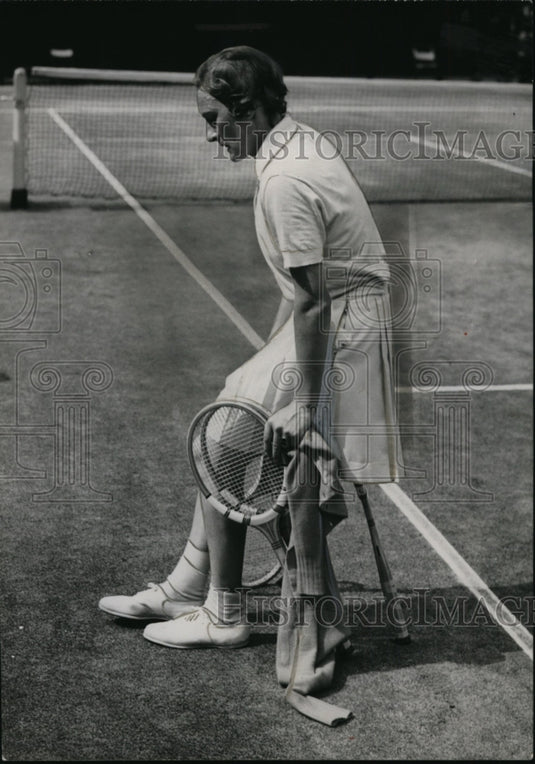 1938 Press Photo Helen Jacobs at Wimbledon tennis vs Helen Wills Moody- Historic Images