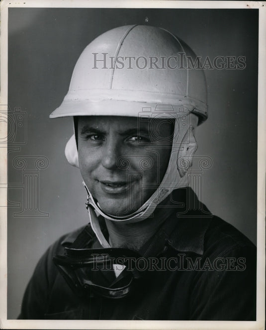 1960 Press Photo Cliff Griffith race driver at Indianapolis 500 - nes42924- Historic Images