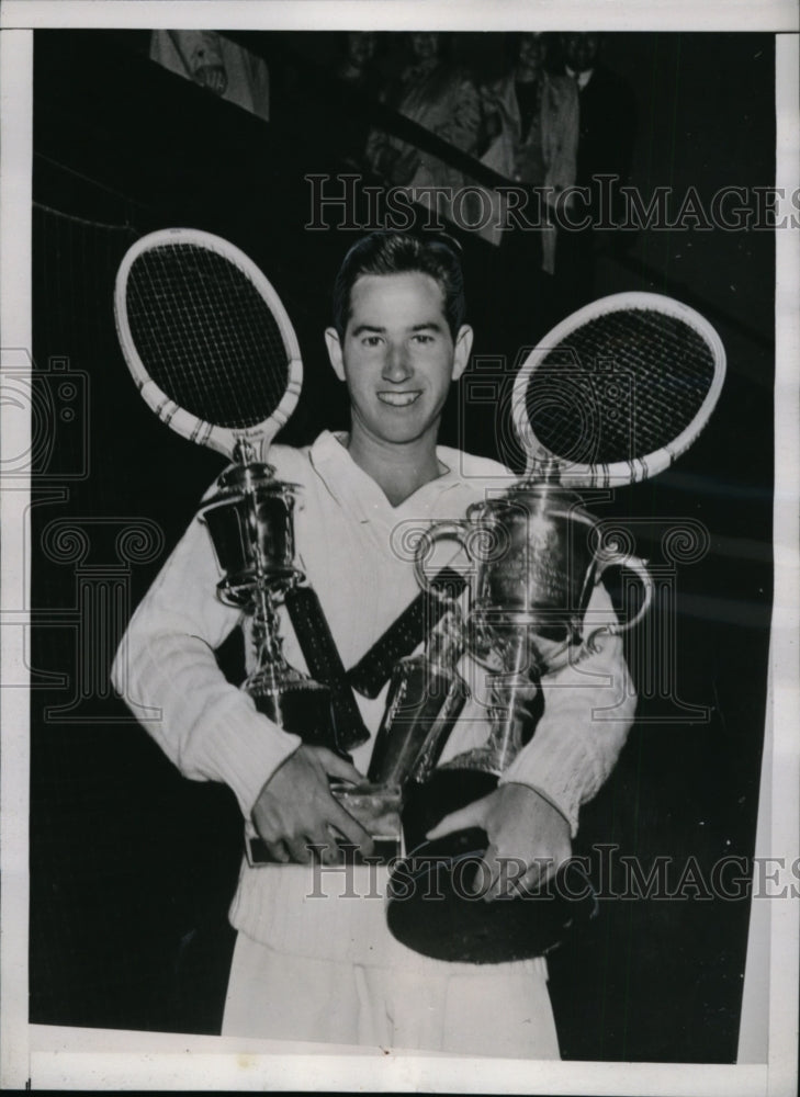 1939 Press Photo Bobby Riggs US amateur tennis champ at Bermuda - nes42953- Historic Images