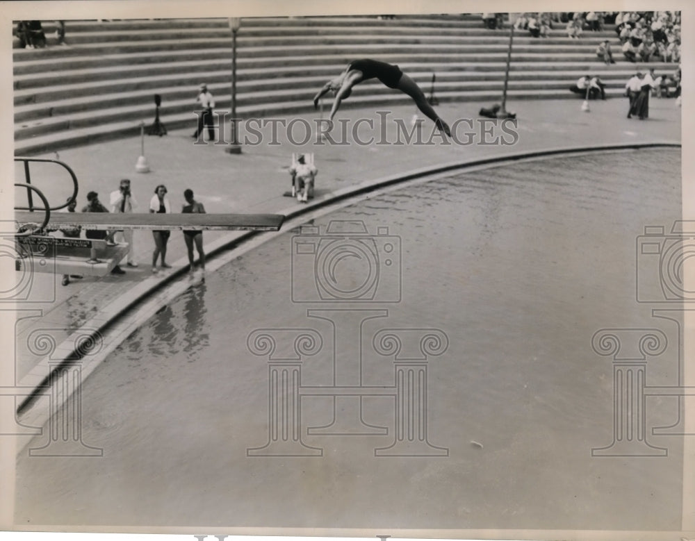 1936 Press Photo Marian Mansfield in Olymic dive trials at Queens NYC- Historic Images