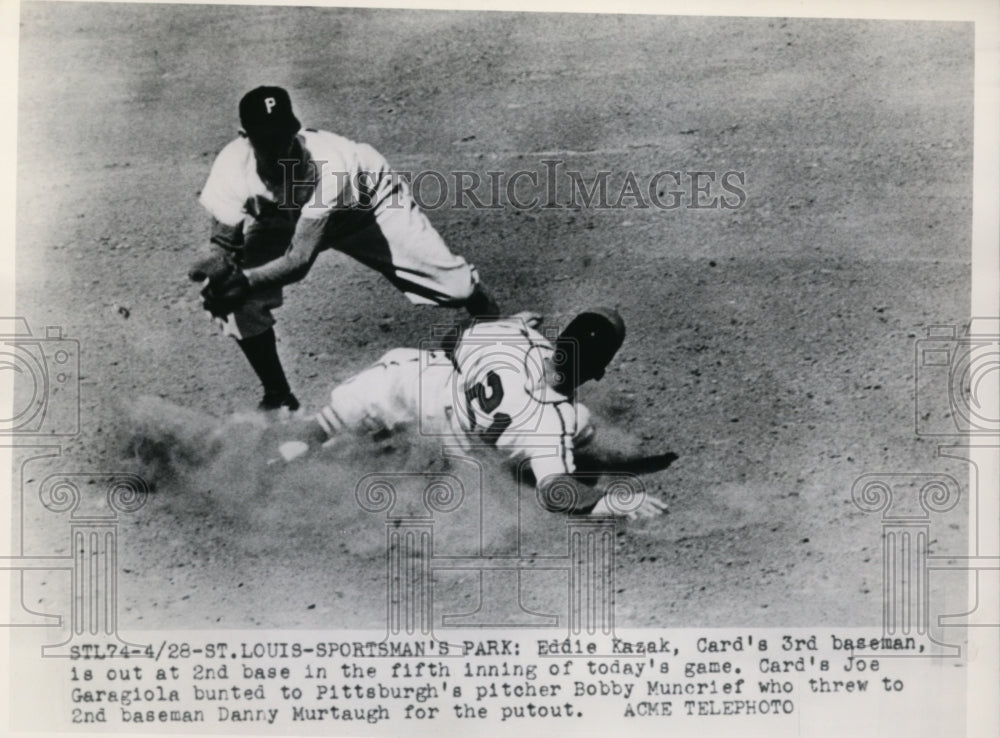 1949 Press Photo Eddie Kazak of Cardinals out at 2nd vs Pirates Dan Murtaugh- Historic Images