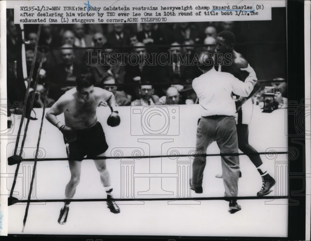 1951 Press Photo Ezzard Charles scores TKO vs Oma with ref Ruby Goldstein- Historic Images