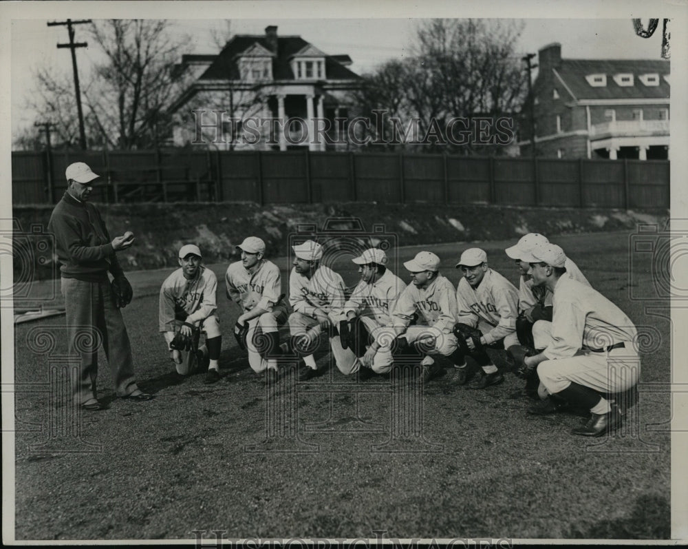 1934 Press Photo NYU baseball William McCarthy &amp; team at practie- Historic Images