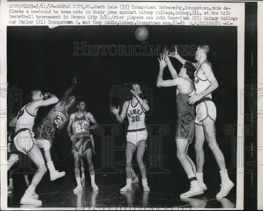 1958 Press Photo Herb lake of Youngstown U vs Quincy College in Kansas City- Historic Images